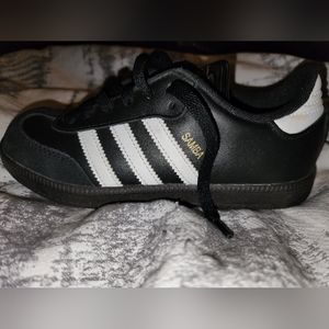 Kids. Size 2.5 black and white Sambas
